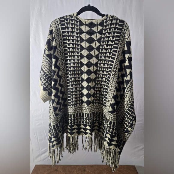 Boho Western Open-Front Tribal Pattern Fringe Sweater - Black & Cream - Picture 2 of 13